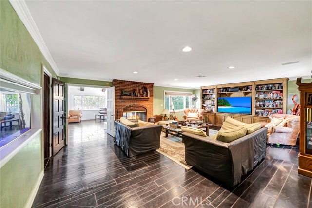 Detail Gallery Image 6 of 55 For 5441 Calvin Ave, Tarzana,  CA 91356 - 5 Beds | 5/1 Baths