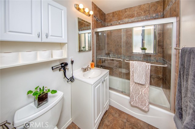 7838 Hazeltine Avenue, Panorama City CA: https://media.crmls.org/medias/aec089e7-9054-4979-8839-82435b679cee.jpg