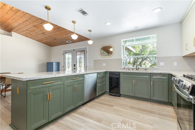 Detail Gallery Image 14 of 66 For 5530 El Pharo, Paso Robles,  CA 93446 - 5 Beds | 2/1 Baths