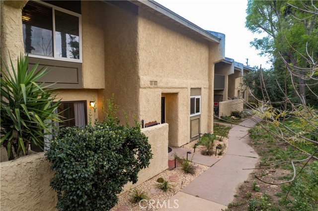 Detail Gallery Image 4 of 42 For 20807 Roscoe Bld #12,  Winnetka,  CA 91306 - 3 Beds | 2/1 Baths