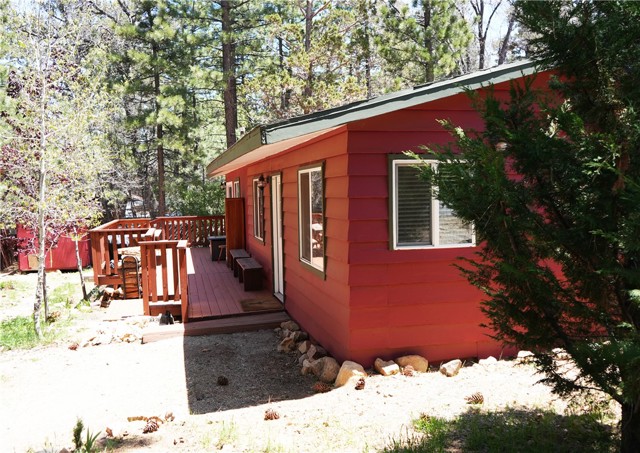 657 Moreno Lane, Sugarloaf CA: https://media.crmls.org/medias/aec1a4a1-65ff-4d04-a91d-b38571c410cf.jpg