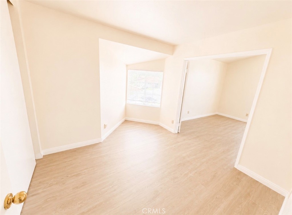 https://media.crmls.org/medias/aec1e019-5535-468d-8891-7eb6e0286eba.jpg?preset=X-Large
