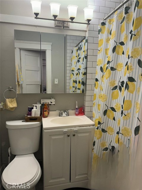 Detail Gallery Image 3 of 5 For 313 Olive, Corona,  CA 92882 - 1 Beds | 1 Baths