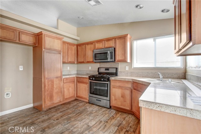 Image 7 of 20 For 15514 Avenida Manzana