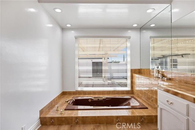 1049 2nd Street, Norco CA: https://media.crmls.org/medias/aec42056-4b34-4c83-be11-ed0f5ef743f2.jpg