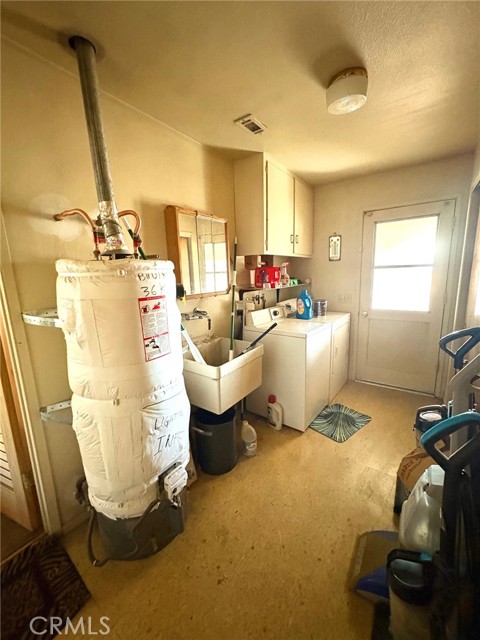 11516 11516 Oakwood Avenue, Hesperia CA: https://media.crmls.org/medias/aec436df-9187-4937-87f0-d46e1754b2c8.jpg
