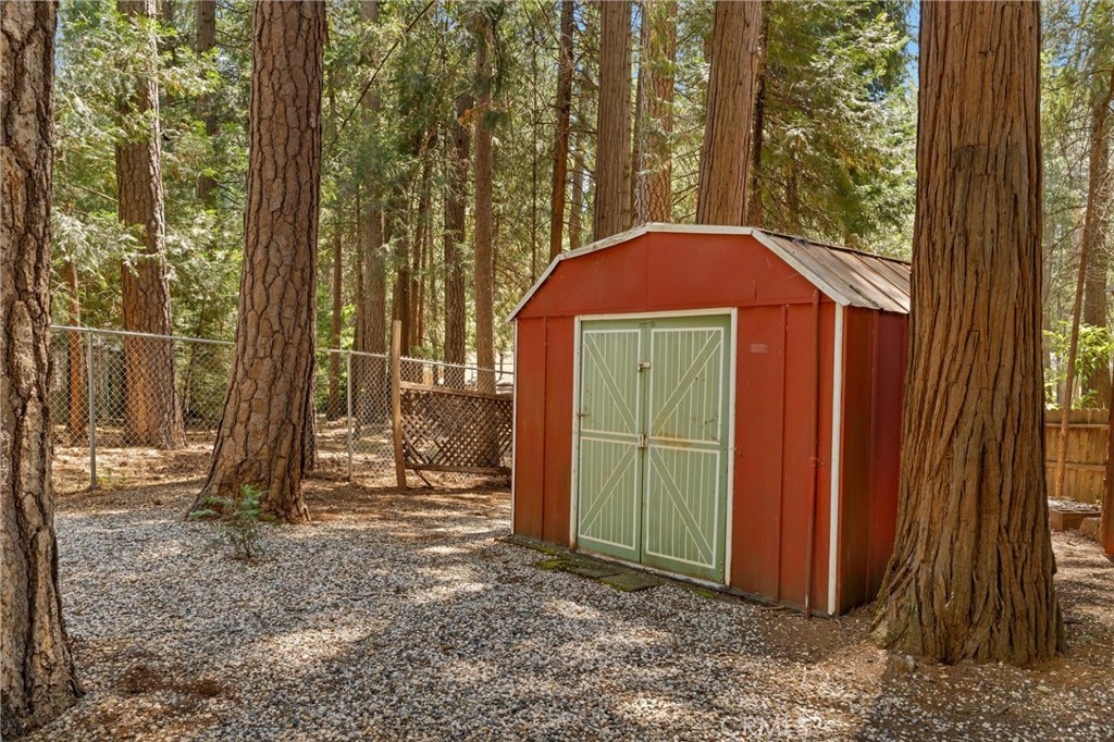 https://media.crmls.org/medias/aec46c4d-6043-4078-b45f-14eb90000bb8.jpg?preset=X-Large