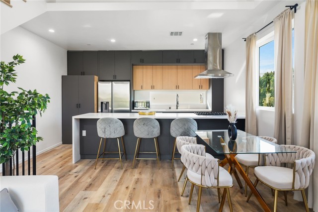 Detail Gallery Image 16 of 24 For 119 S Coroando St #1/2,  Los Angeles,  CA 90057 - 3 Beds | 2 Baths