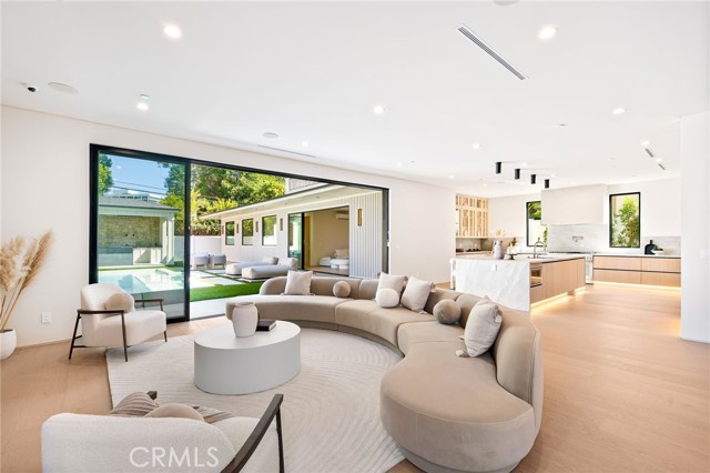 Detail Gallery Image 11 of 73 For 16728 Morrison St, Encino,  CA 91436 - 7 Beds | 6/1 Baths