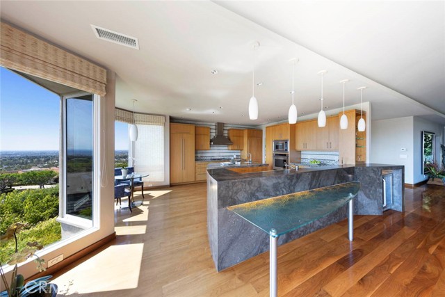 3 Harbor Ridge Drive, Newport Beach CA: https://media.crmls.org/medias/aec60da0-6394-4815-98bf-8a76dec43c07.jpg