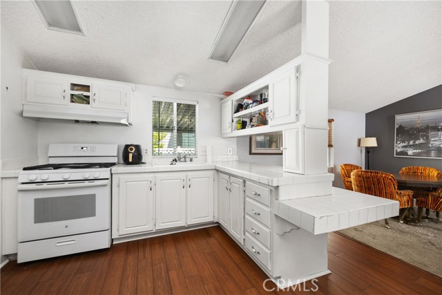 1721 E Colton Avenue, Redlands CA: https://media.crmls.org/medias/aec66987-2de7-4d02-9ff6-a8c7087fd906.jpg
