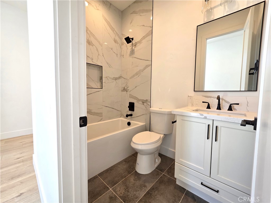 https://media.crmls.org/medias/aec73aeb-97ac-4170-8172-f2363ae2ddc7.jpg?preset=X-Large