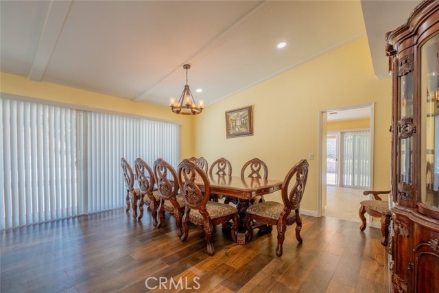 19941 Hiawatha Street, Chatsworth CA: https://media.crmls.org/medias/aec8120b-8886-481a-b53b-abc11e4b949b.jpg