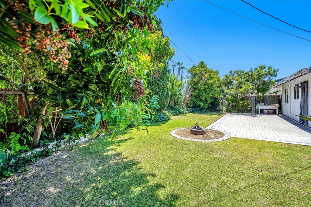 https://media.crmls.org/medias/aec899d3-2ea5-4629-8e58-64228a24c05a.jpg?preset=X-Large