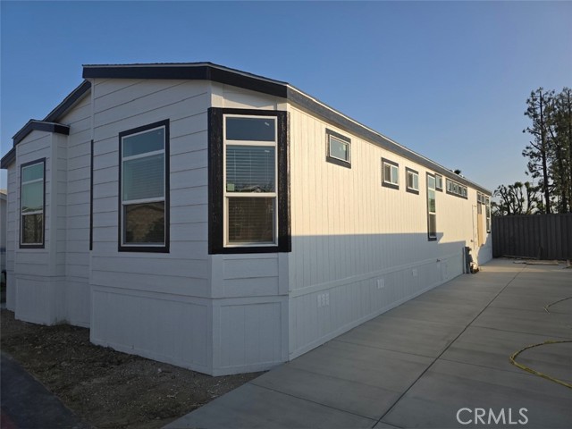 21500 Lassen, Chatsworth CA: https://media.crmls.org/medias/aec8d329-834c-4d42-99d3-f21e46b6fb35.jpg