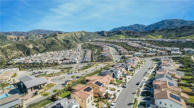 Detail Gallery Image 5 of 72 For 18696 Cedar Crest Dr, Canyon Country,  CA 91387 - 3 Beds | 2/1 Baths