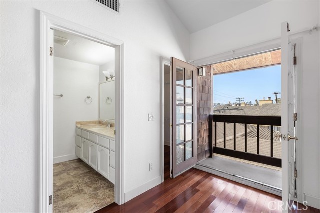 Detail Gallery Image 23 of 35 For 1515 Artesia #2,  Manhattan Beach,  CA 90266 - 2 Beds | 3 Baths