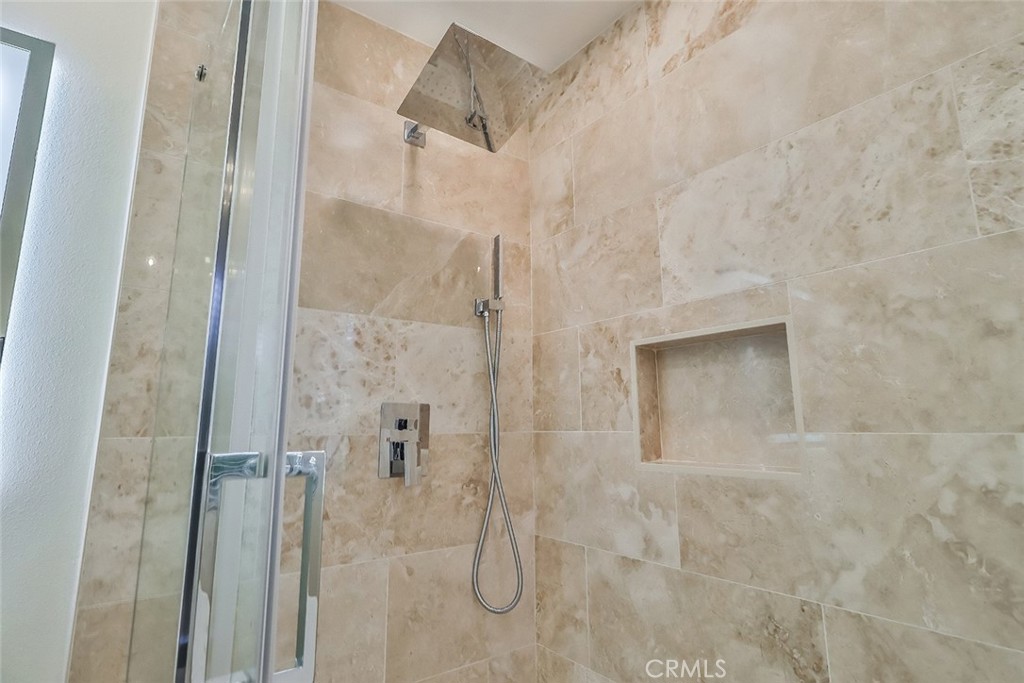 https://media.crmls.org/medias/aec9b0b2-af58-4be5-bdac-e926e6a70ffb.jpg?preset=X-Large