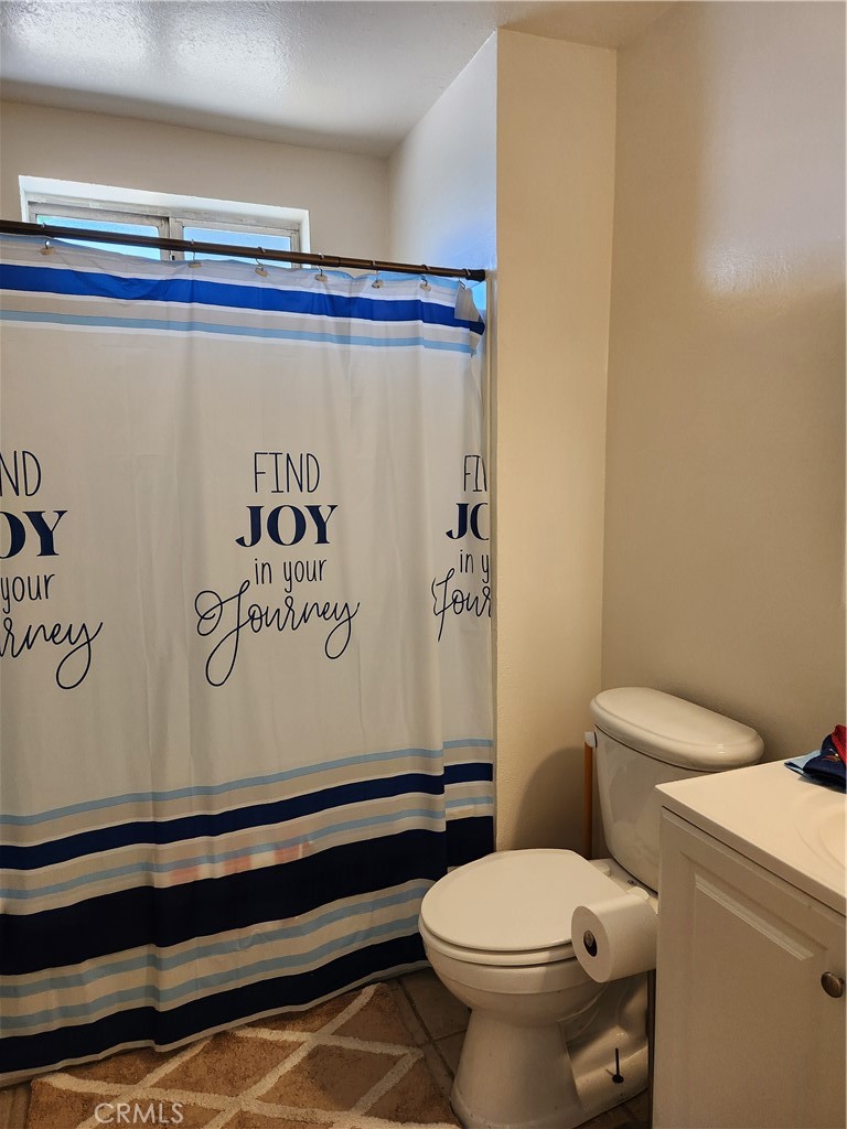 https://media.crmls.org/medias/aeca1412-8a03-46ef-acdf-9f282dd0f149.jpg?preset=X-Large