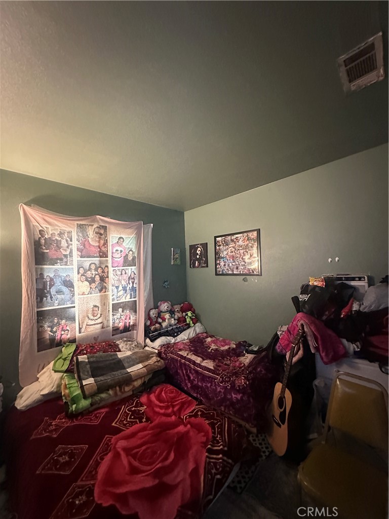 https://media.crmls.org/medias/aeca6307-2cea-4f24-a5e7-9db45bdf5e02.jpg?preset=X-Large