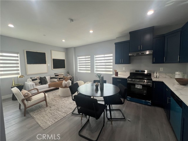 Detail Gallery Image 4 of 14 For 140 N Hewes, Orange,  CA 92869 - 2 Beds | 2 Baths