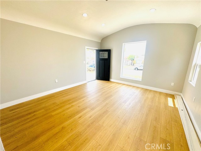 9231 La Salle Avenue, Los Angeles CA: https://media.crmls.org/medias/aecbeddd-2921-45ba-8b17-d400e3dcc880.jpg