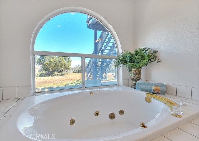 Detail Gallery Image 22 of 32 For 10722 Rodeo Rd, Oak Hills,  CA 92344 - 5 Beds | 2/1 Baths