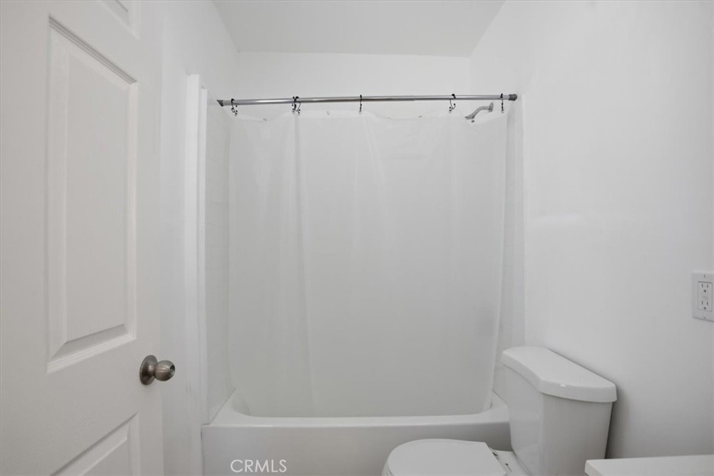 https://media.crmls.org/medias/aececa17-91d1-4102-9e81-2b8c447b1423.jpg?preset=X-Large