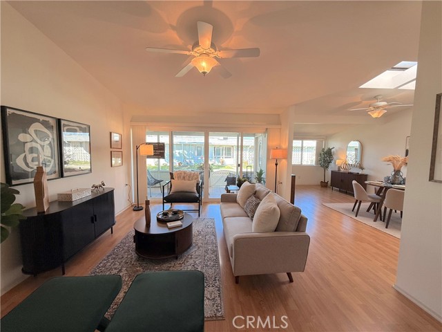 Detail Gallery Image 9 of 19 For 13500 Wentworth Ln 121j,  Seal Beach,  CA 90740 - 2 Beds | 1 Baths