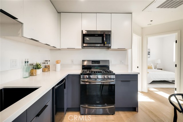 Detail Gallery Image 23 of 47 For 6082 W 18th St, Los Angeles,  CA 90035 - – Beds | – Baths