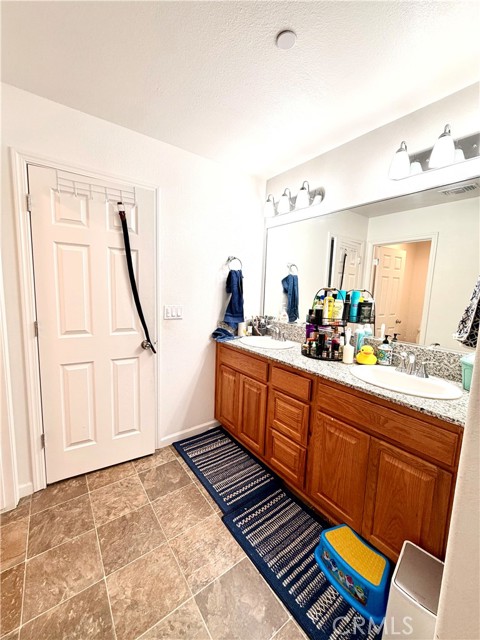 Detail Gallery Image 27 of 39 For 156 Harp Ct, Merced,  CA 95341 - 4 Beds | 3 Baths