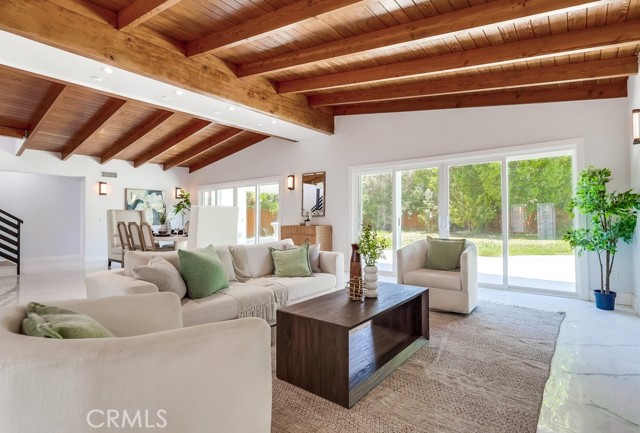Detail Gallery Image 1 of 21 For 22555 Califa St, Woodland Hills,  CA 91367 - 7 Beds | 7 Baths