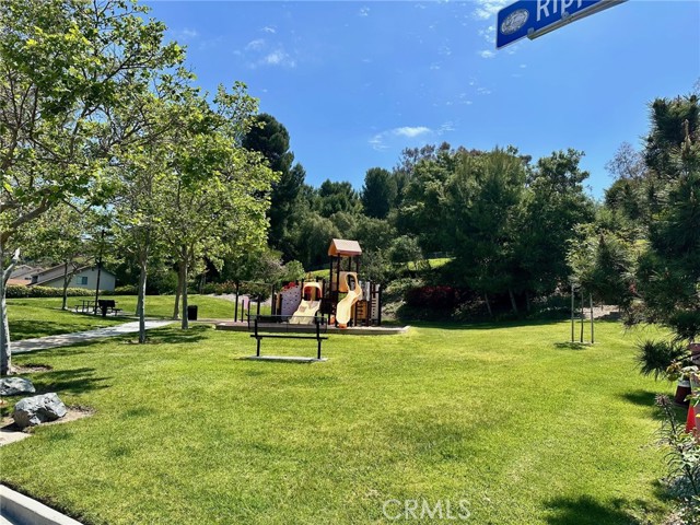 22471 Rippling Brook, Lake Forest CA: https://media.crmls.org/medias/aed0691f-f2ee-4726-87a2-57337d2ec03c.jpg