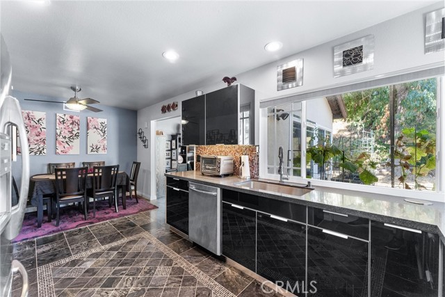 24102 Castilla Lane, Mission Viejo CA: https://media.crmls.org/medias/aed14a26-4238-48d2-b24e-6351b6d5b3e2.jpg