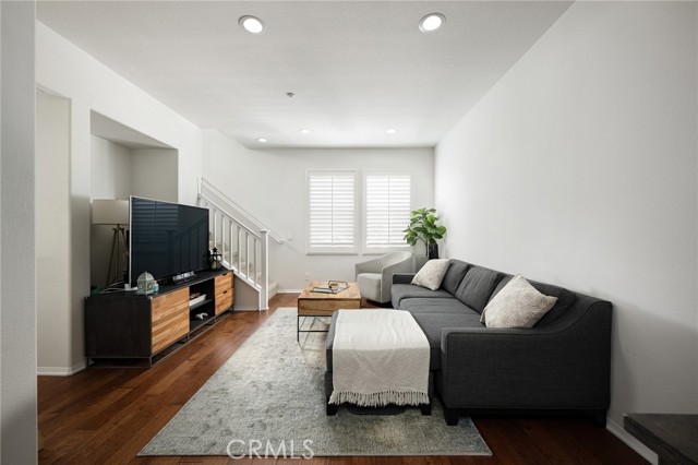 Detail Gallery Image 3 of 32 For 142 Pantheon, Irvine,  CA 92620 - 2 Beds | 2 Baths