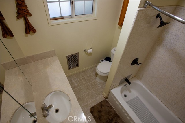 2359 Avian Way, Running Springs CA: https://media.crmls.org/medias/aed1c7db-d1b3-48a3-b691-3146d0dd8c2b.jpg