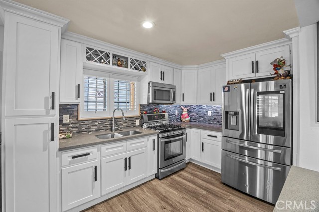 Detail Gallery Image 13 of 39 For 1709 S Townsend St, Santa Ana,  CA 92704 - 4 Beds | 2/1 Baths
