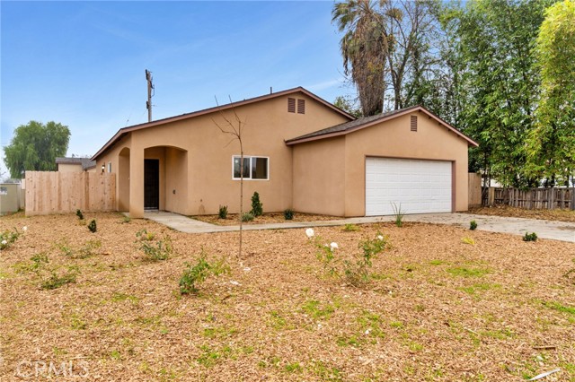 Detail Gallery Image 2 of 23 For 5194 E Belmont Ave, Fresno,  CA 93727 - 4 Beds | 2 Baths