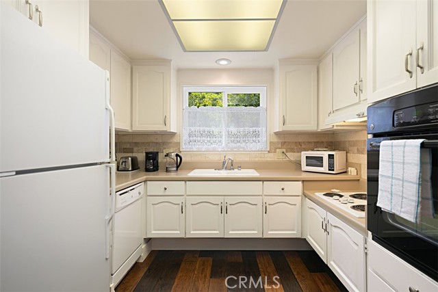 837 Ronda Sevilla, Laguna Woods CA: https://media.crmls.org/medias/aed2fbd0-0f90-42d6-93cd-8ba77f8ea0d4.jpg