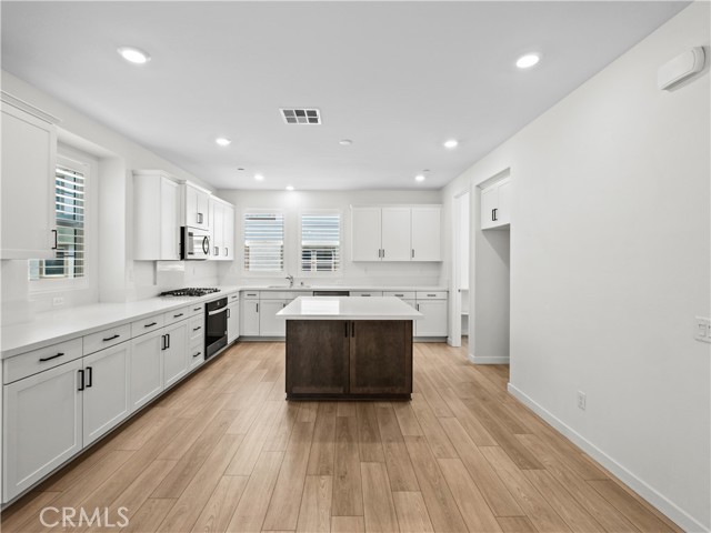 Detail Gallery Image 15 of 41 For 27148 Valley Oak Pl, Valencia,  CA 91381 - 4 Beds | 4 Baths