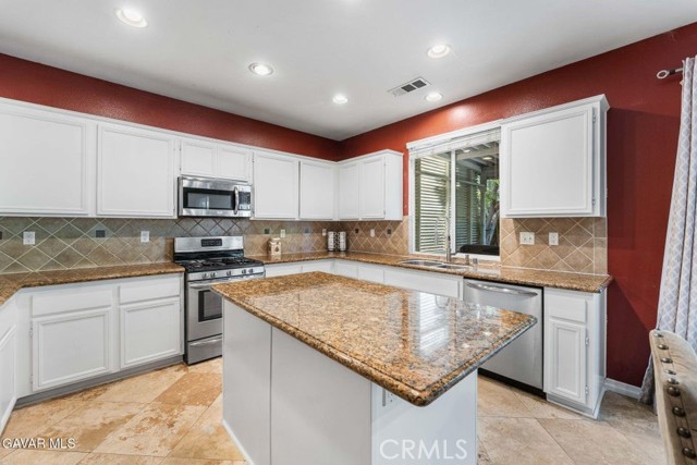 Detail Gallery Image 13 of 40 For 4103 W Avenue J3, Lancaster,  CA 93536 - 5 Beds | 3 Baths