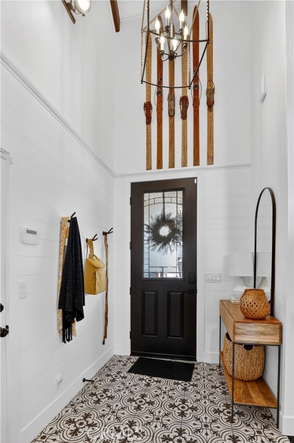 Detail Gallery Image 4 of 62 For 27604 Matterhorn Drive, Lake Arrowhead,  CA 92352 - 3 Beds | 2/1 Baths