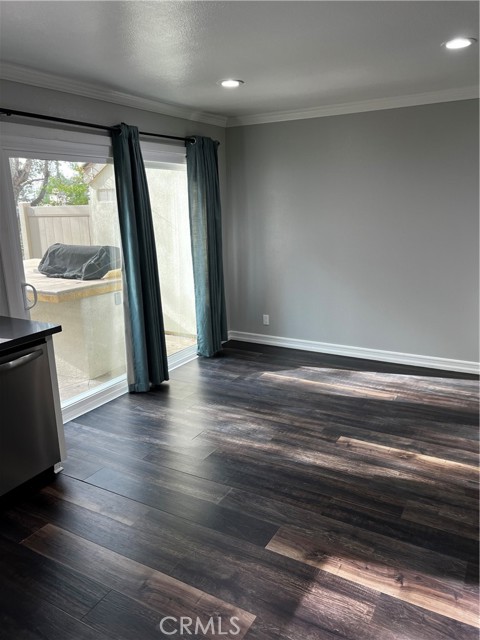 Detail Gallery Image 9 of 18 For 245 N Singingwood St #12,  Orange,  CA 92869 - 3 Beds | 2/1 Baths