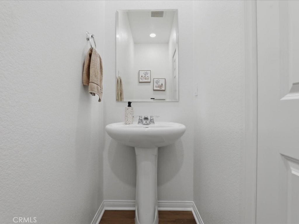 https://media.crmls.org/medias/aed5e659-0095-4f44-8730-7a85c15bccea.jpg?preset=X-Large