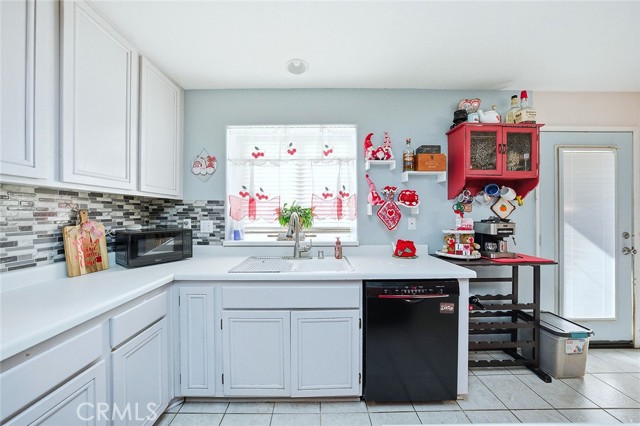 Detail Gallery Image 8 of 44 For 577 Cedar View Dr, Beaumont,  CA 92223 - 4 Beds | 3 Baths