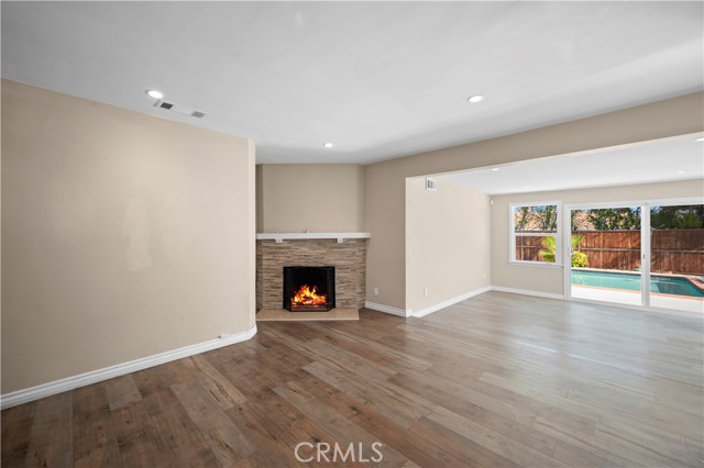 7736 Bellaire Avenue, North Hollywood CA: https://media.crmls.org/medias/aed621fd-9748-428b-bc95-7238cb8680a5.jpg