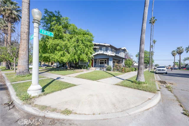 Detail Gallery Image 6 of 48 For 3463 E Kerckhoff, Fresno,  CA 93702 - 4 Beds | 2 Baths