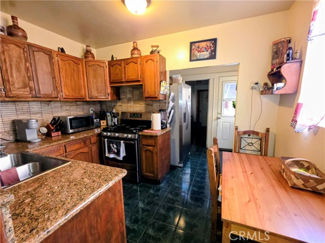 5323 Latham, Los Angeles CA: https://media.crmls.org/medias/aed79459-d867-4e34-ae62-c24e3ee978a4.jpg