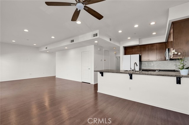 Detail Gallery Image 15 of 75 For 5450 Strand #202,  Hawthorne,  CA 90250 - 2 Beds | 2 Baths