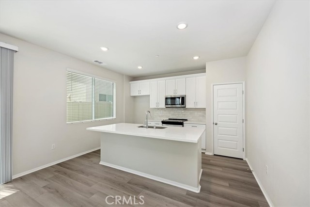 Detail Gallery Image 12 of 26 For 2053 Bergamot St, Redlands,  CA 92374 - 3 Beds | 2/1 Baths